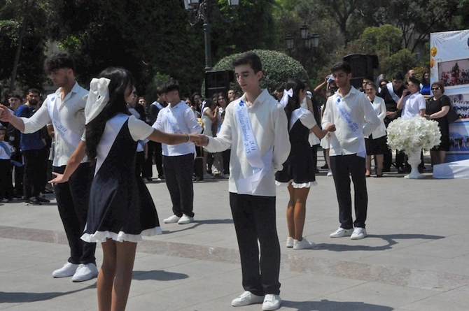 7 nömrəli tam orta məktəbdə “Son Zəng” tədbiri keçirilib — FOTOLAR