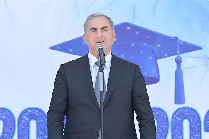 Nazir onların “Son zəng”ində iştirak etdi — FOTOLAR