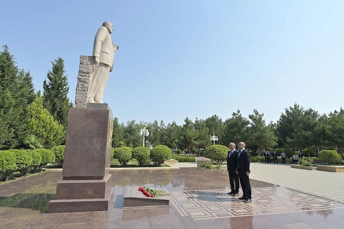 Nazir onların “Son zəng”ində iştirak etdi — FOTOLAR
