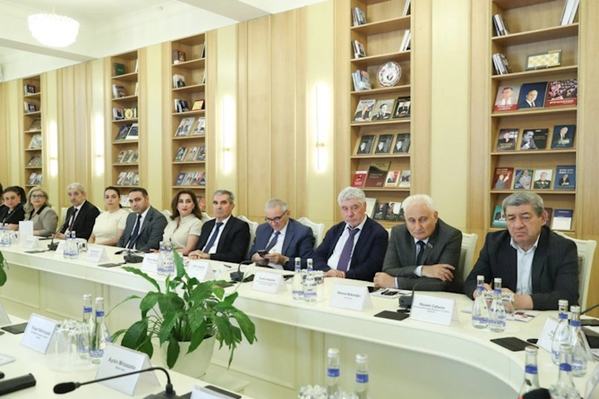 Milli Kitabxanada “Heydər Əliyev: dövlət suverenliyi və konstitusiya quruluşu” mövzusunda elmi konfrans keçirilib — FOTOLAR Milli Kitabxanada “Heydər Əliyev: dövlət suverenliyi və konstitusiya quruluşu” mövzusunda elmi konfrans keçirilib — FOTOLAR