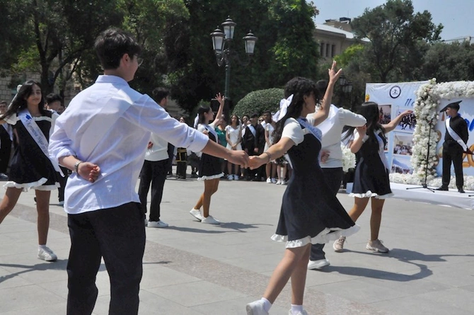 7 nömrəli tam orta məktəbdə “Son Zəng” tədbiri keçirilib — FOTOLAR