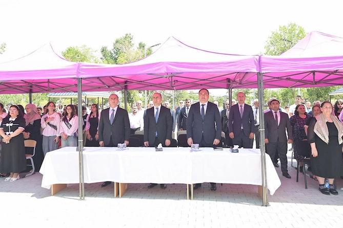 Nazir onların “Son zəng”ində iştirak etdi — FOTOLAR