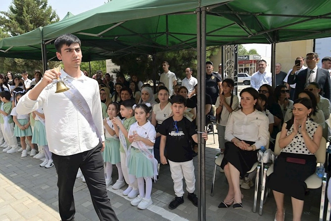 Nazir onların “Son zəng”ində iştirak etdi — FOTOLAR