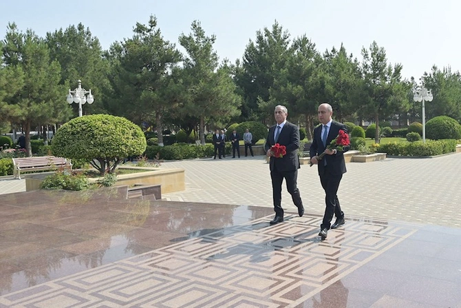 Nazir onların “Son zəng”ində iştirak etdi — FOTOLAR