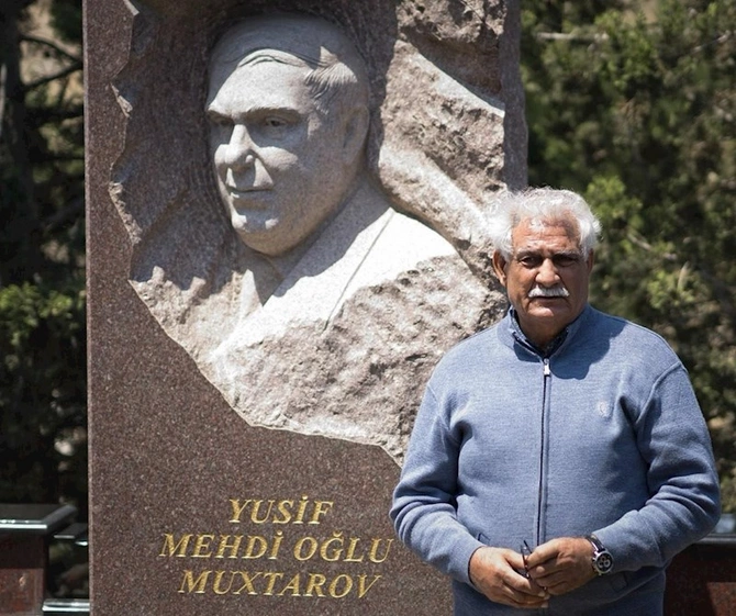 Amaliya Pənahovanın məzarı ziyarət olundu — FOTOLAR Amaliya Pənahovanın məzarı ziyarət olundu — FOTOLAR