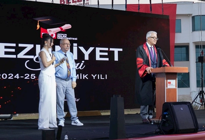 Belek Universiteti məzunlarını gələcəyə uğurladı — Möhtəşəm mərasim, dərin mesajlar və musiqi dolu vida gecəsi (FOTOLAR)