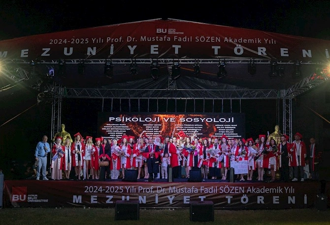 Belek Universiteti məzunlarını gələcəyə uğurladı — Möhtəşəm mərasim, dərin mesajlar və musiqi dolu vida gecəsi (FOTOLAR)