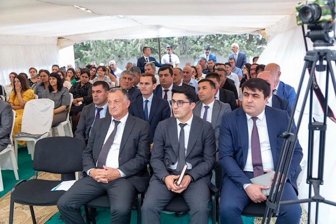 Rüstəm Xəlilov Seyidsadıqlı kəndində vətəndaşları dinlədi — FOTOLAR Rüstəm Xəlilov Seyidsadıqlı kəndində vətəndaşları dinlədi — FOTOLAR