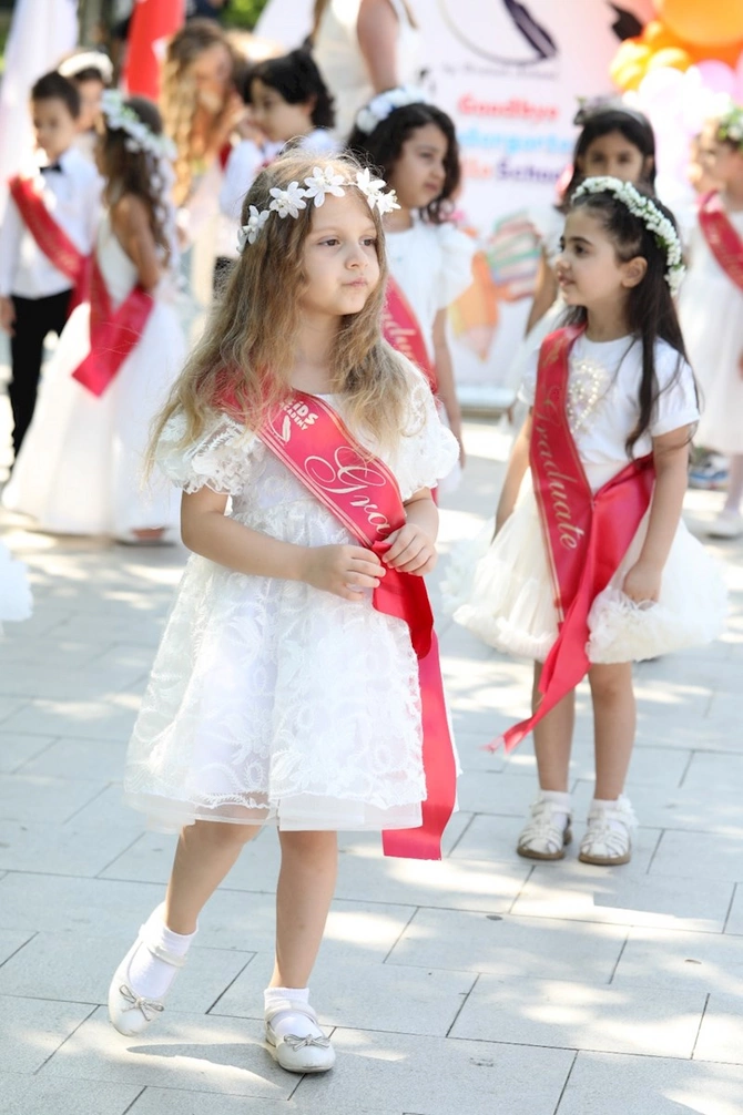 Kids Academy by British School Körpələr Evi-Uşaq Bağçasında Məzun günü — FOTOLAR Kids Academy by British School Körpələr Evi-Uşaq Bağçasında Məzun günü — FOTOLAR