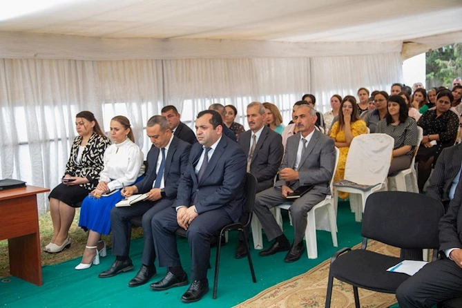Rüstəm Xəlilov Seyidsadıqlı kəndində vətəndaşları dinlədi — FOTOLAR Rüstəm Xəlilov Seyidsadıqlı kəndində vətəndaşları dinlədi — FOTOLAR