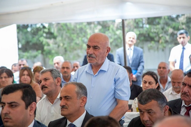 Rüstəm Xəlilov Seyidsadıqlı kəndində vətəndaşları dinlədi — FOTOLAR Rüstəm Xəlilov Seyidsadıqlı kəndində vətəndaşları dinlədi — FOTOLAR