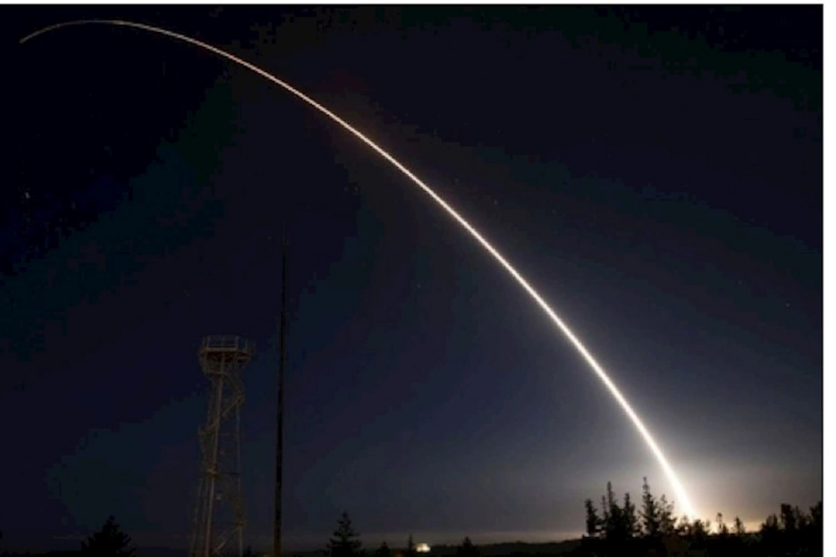 Gərginlik artır: İran ilk dəfə Sacil raketini buraxdı — VİDEO