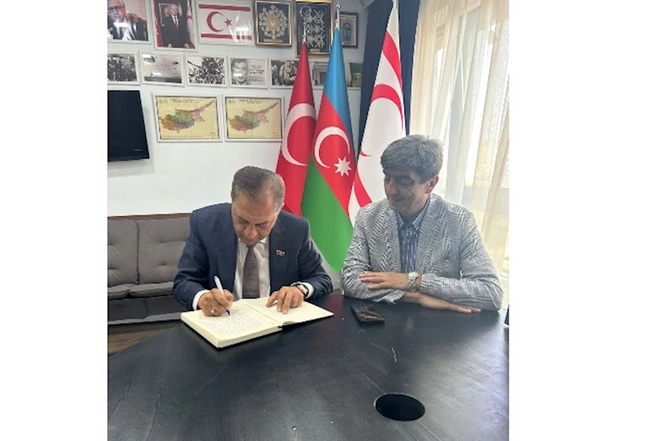 Deputat Kıbrıs Türk Evini ziyarət etdi — FOTOLAR Deputat Kıbrıs Türk Evini ziyarət etdi — FOTOLAR