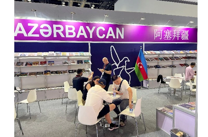 Azərbaycan nəşrləri Pekin Beynəlxalq Kitab Sərgisində — FOTOLAR Azərbaycan nəşrləri Pekin Beynəlxalq Kitab Sərgisində — FOTOLAR