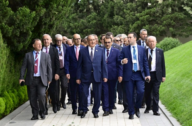 QDİƏT PA-nın 65-ci plenar sessiyasının iştirakçıları Fəxri xiyabanı ziyarət edib — FOTOLAR
