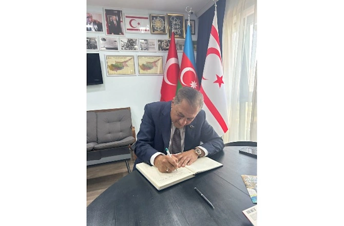Deputat Kıbrıs Türk Evini ziyarət etdi — FOTOLAR Deputat Kıbrıs Türk Evini ziyarət etdi — FOTOLAR