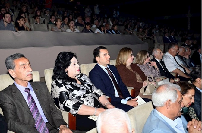 “Muğam aləmi” VII Beynəlxalq Musiqi Festivalının açılışı — FOTOLAR “Muğam aləmi” VII Beynəlxalq Musiqi Festivalının açılışı — FOTOLAR
