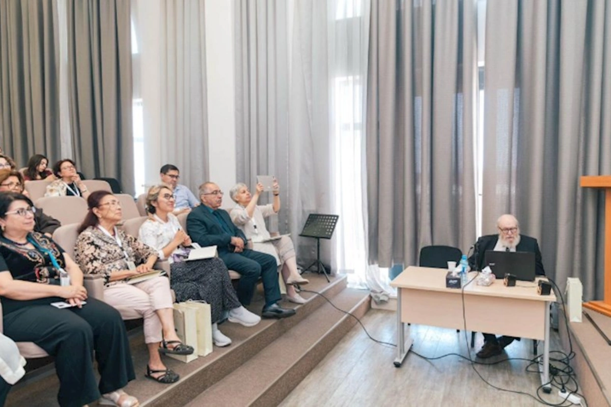 Dünya şöhrətli arxeomusiqişünas Bakıda mühazirə oxuyub — FOTOLAR