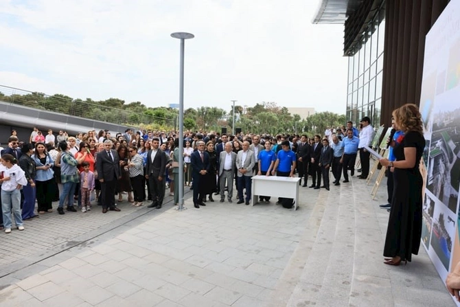 Yeni parkda gənc rəssamların sərgisi keçirildi — FOTOLAR Yeni parkda gənc rəssamların sərgisi keçirildi — FOTOLAR