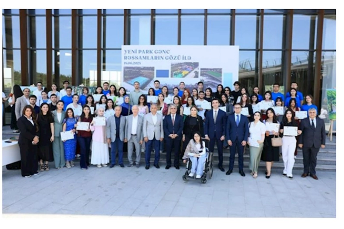 Yeni parkda gənc rəssamların sərgisi keçirildi — FOTOLAR
