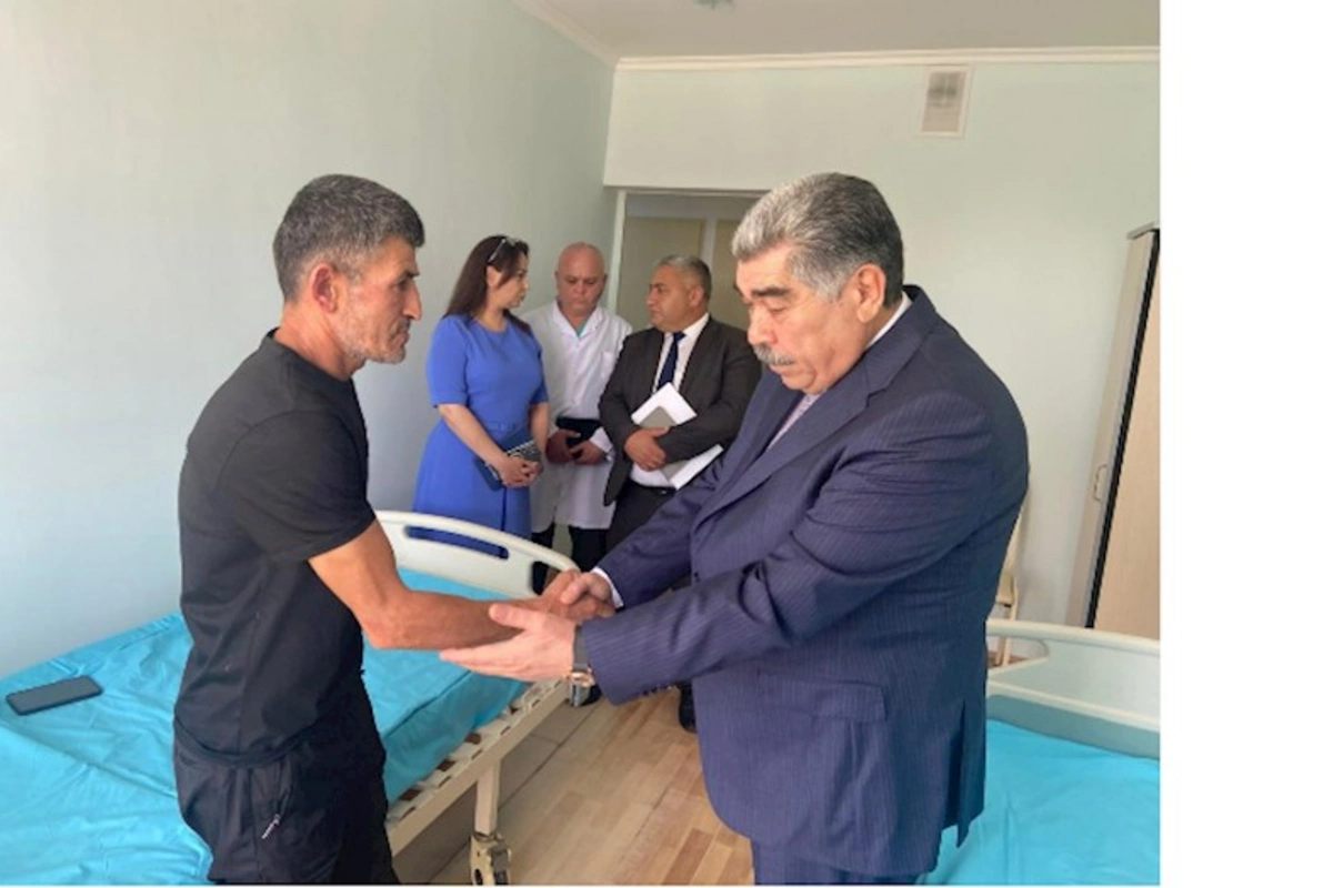 İcra başçısı şəhid atalarını xəstəxanada ziyarət edib — FOTOLAR