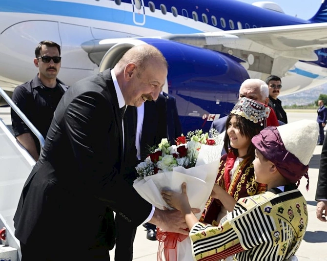 Ərdoğan İlham Əliyevi qarşıladı — FOTOLAR