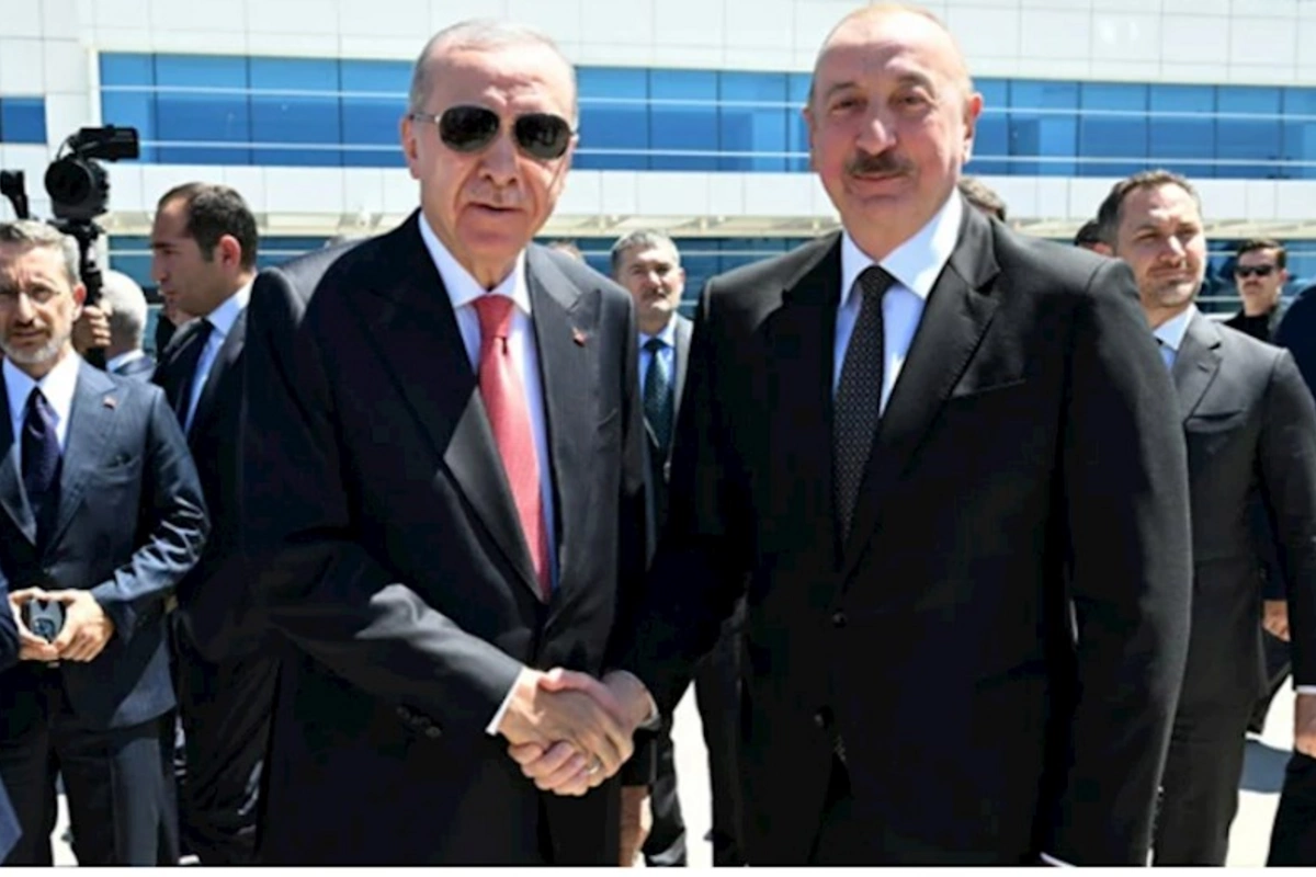 Ərdoğan İlham Əliyevi qarşıladı — FOTOLAR
