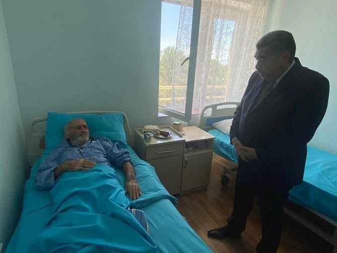 İcra başçısı şəhid atalarını xəstəxanada ziyarət edib — FOTOLAR