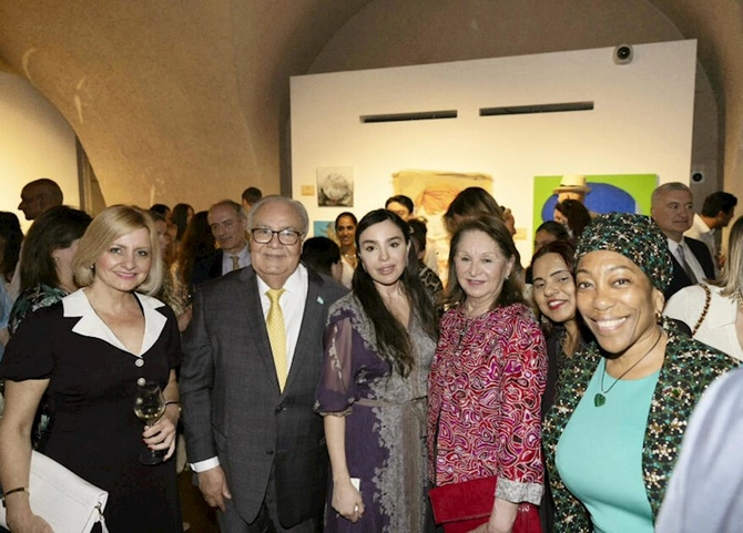 Leyla Əliyeva London Dizayn Biennalesində Azərbaycan MAMA Ana təbiət” sərgisində iştirak edib — FOTOLAR