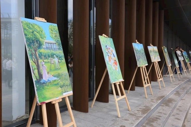 Yeni parkda gənc rəssamların sərgisi keçirildi — FOTOLAR Yeni parkda gənc rəssamların sərgisi keçirildi — FOTOLAR
