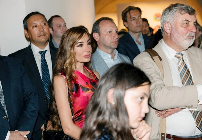 Leyla Əliyeva London Dizayn Biennalesində Azərbaycan MAMA Ana təbiət” sərgisində iştirak edib — FOTOLAR