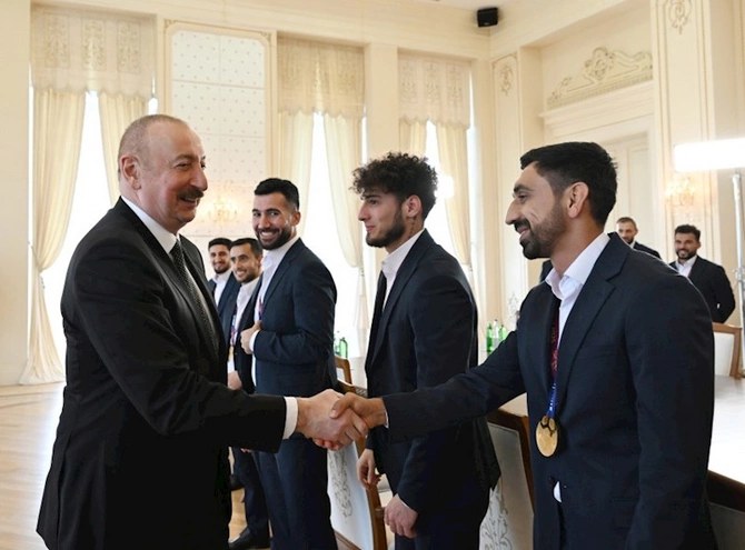 Prezident milli komandanın üzvlərini qəbul etdi — FOTOLAR (YENİLƏNİB) Prezident milli komandanın üzvlərini qəbul etdi — FOTOLAR (YENİLƏNİB)