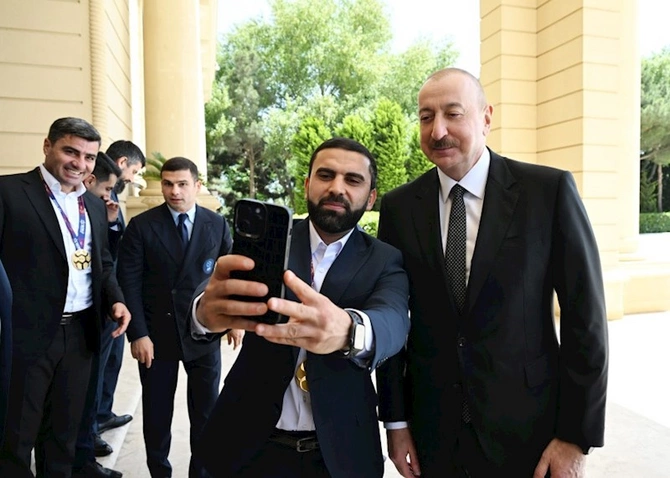 Prezident milli komandanın üzvlərini qəbul etdi — FOTOLAR (YENİLƏNİB) Prezident milli komandanın üzvlərini qəbul etdi — FOTOLAR (YENİLƏNİB)