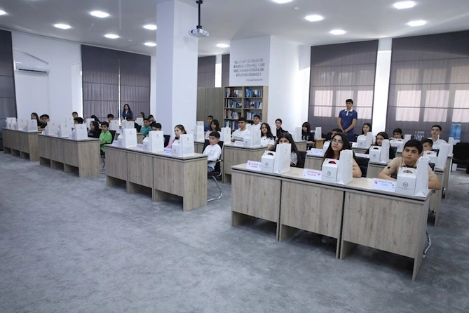 Azərbaycan Həmkarlar İttifaqları Konfederasiyasından uşaqlar üçün master-klas — FOTOLAR