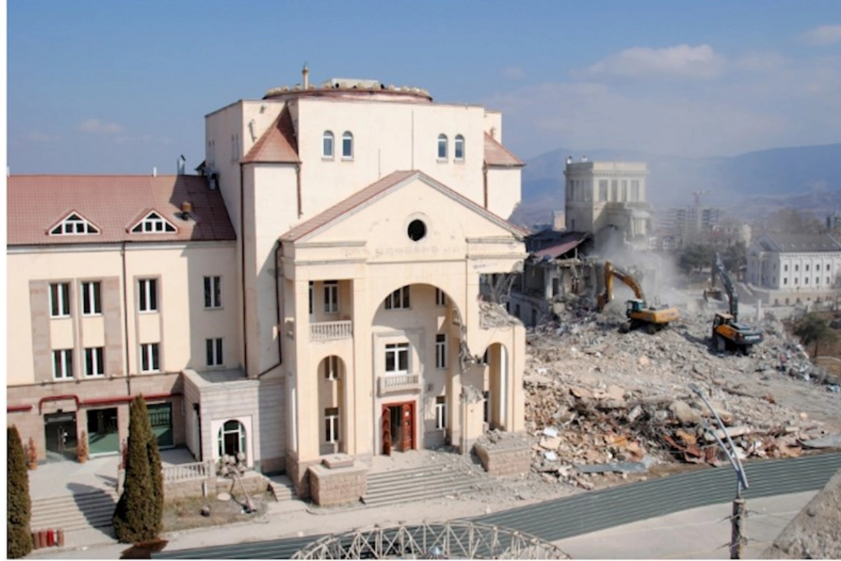Xankəndi, Xocalı və Ağdərədə qanunsuz tikililər sökülür