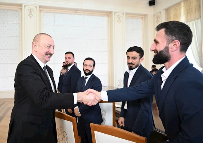 Prezident milli komandanın üzvlərini qəbul etdi — FOTOLAR (YENİLƏNİB) Prezident milli komandanın üzvlərini qəbul etdi — FOTOLAR (YENİLƏNİB)