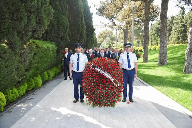 AZAL kollektivi Fəxri xiyabanda — FOTOLAR AZAL kollektivi Fəxri xiyabanda — FOTOLAR