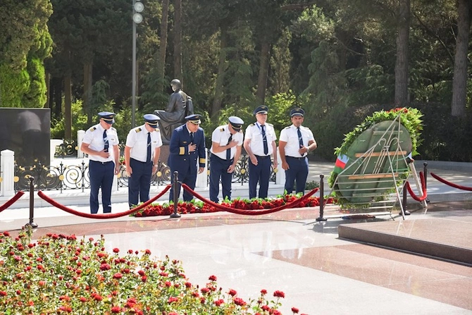 AZAL kollektivi Fəxri xiyabanda — FOTOLAR AZAL kollektivi Fəxri xiyabanda — FOTOLAR