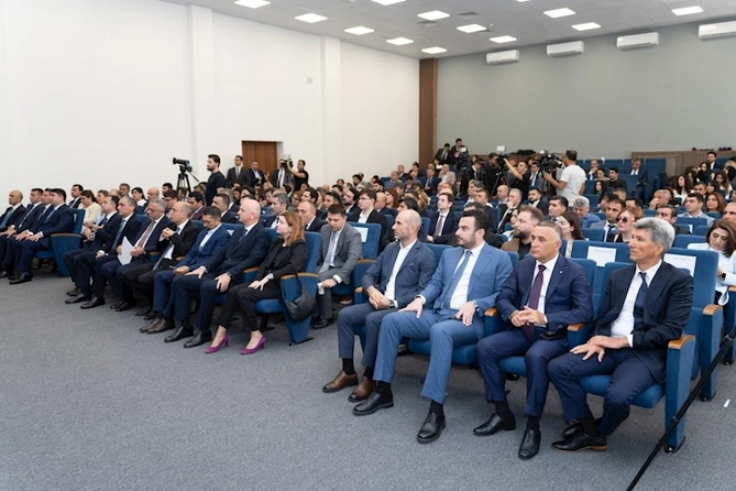 Veysəloğlu Şirkətlər Qrupu 50 tələbəyə təqaüd ayırdı — FOTOLAR