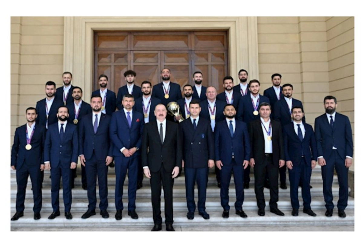 Prezident milli komandanın üzvlərini qəbul etdi — FOTOLAR (YENİLƏNİB)