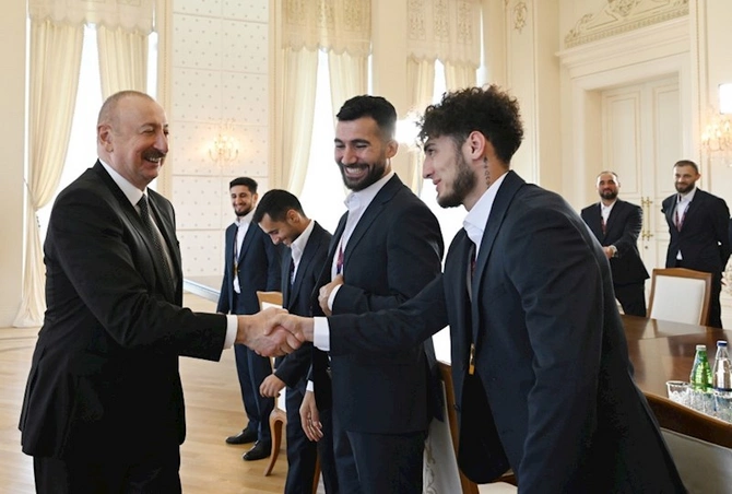 Prezident milli komandanın üzvlərini qəbul etdi — FOTOLAR (YENİLƏNİB) Prezident milli komandanın üzvlərini qəbul etdi — FOTOLAR (YENİLƏNİB)