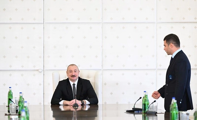 Prezident milli komandanın üzvlərini qəbul etdi — FOTOLAR (YENİLƏNİB) Prezident milli komandanın üzvlərini qəbul etdi — FOTOLAR (YENİLƏNİB)