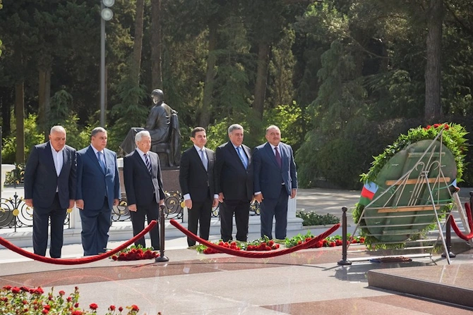 AZAL kollektivi Fəxri xiyabanda — FOTOLAR AZAL kollektivi Fəxri xiyabanda — FOTOLAR