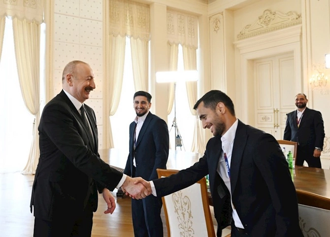 Prezident milli komandanın üzvlərini qəbul etdi — FOTOLAR (YENİLƏNİB) Prezident milli komandanın üzvlərini qəbul etdi — FOTOLAR (YENİLƏNİB)