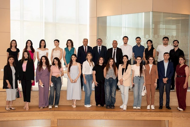 “Azərbaycan mətbuat tarixi” və “Media etikası” mövzularında keçirilən seminarlar yekunlaşıb — FOTOLAR “Azərbaycan mətbuat tarixi” və “Media etikası” mövzularında keçirilən seminarlar yekunlaşıb — FOTOLAR