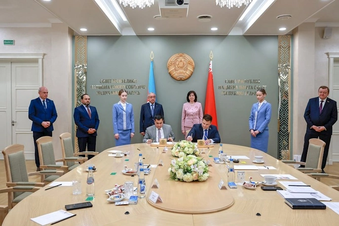 Belarus Parlamentinin sədri Azərbaycan-Belarus Gənclər Forumunun iştirakçılarını qəbul etdi — FOTOLAR Belarus Parlamentinin sədri Azərbaycan-Belarus Gənclər Forumunun iştirakçılarını qəbul etdi — FOTOLAR