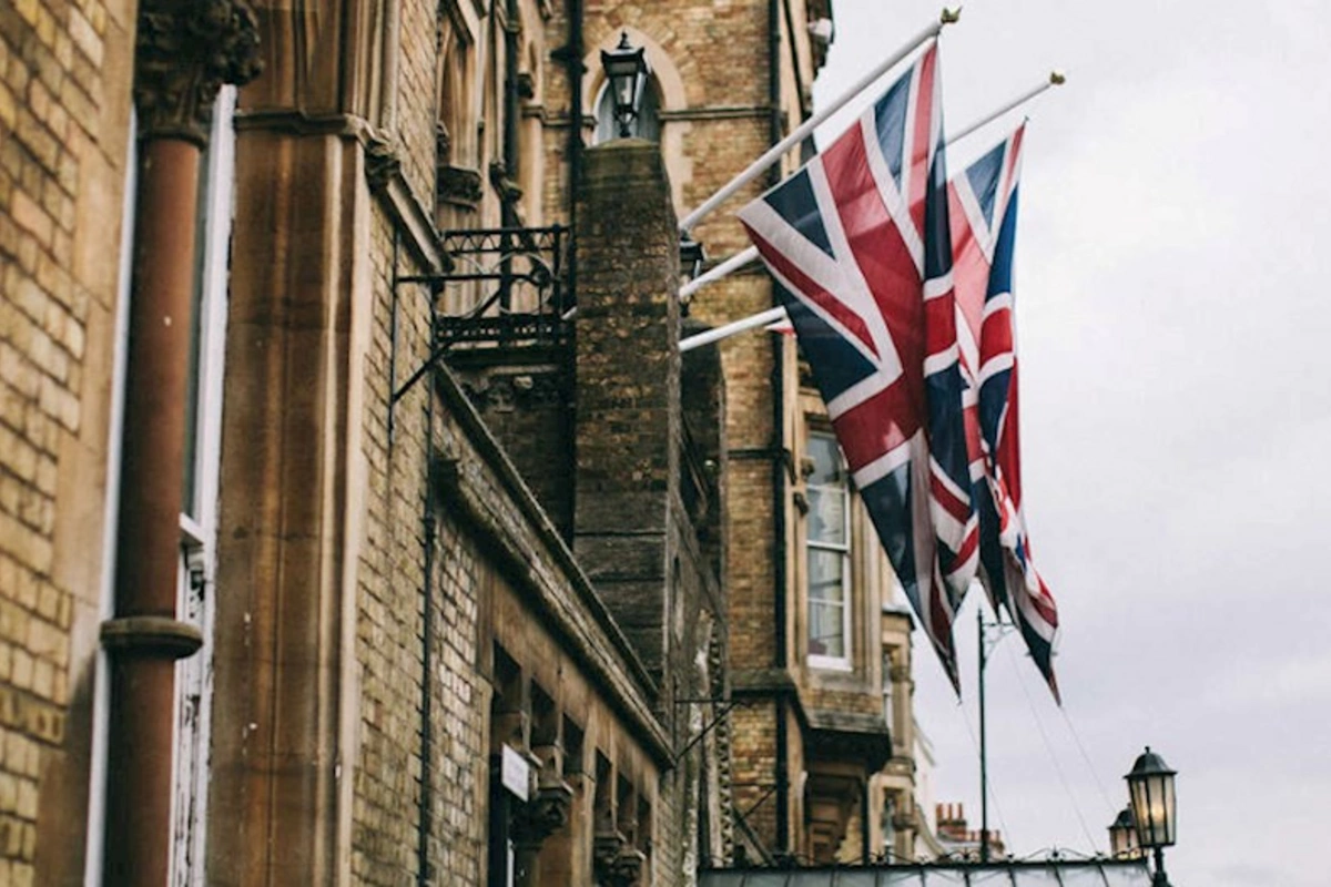 Britaniya İrandan diplomatlarını təxliyə edir