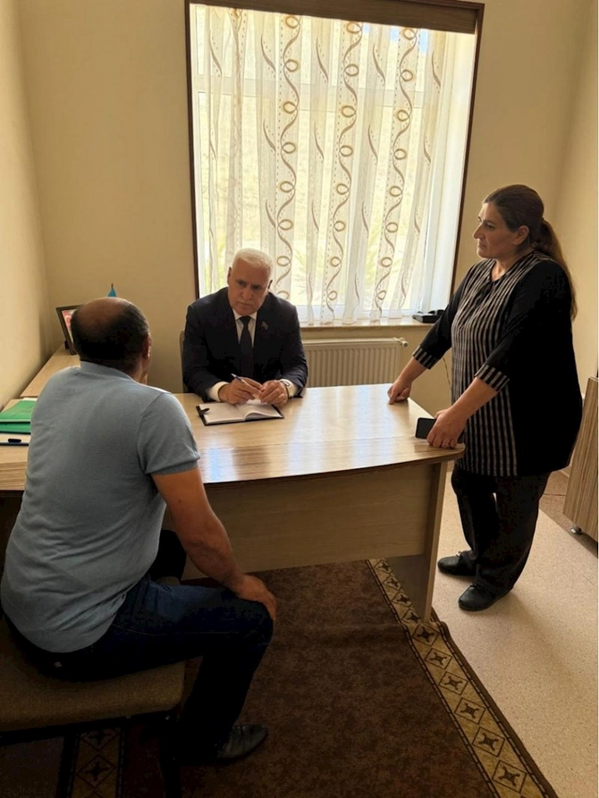Milli Məclisin deputatı Vüqar Rəhimzadə Culfada seçiciləri ilə növbəti görüşünü keçirib — FOTOLAR Milli Məclisin deputatı Vüqar Rəhimzadə Culfada seçiciləri ilə növbəti görüşünü keçirib — FOTOLAR