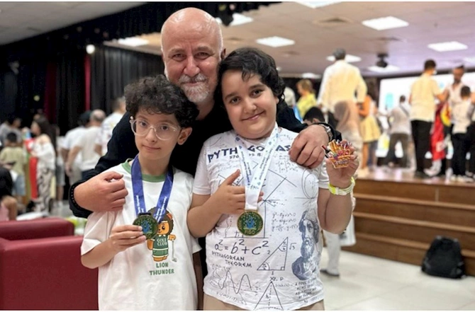 Dünya İB məktəbinin şagirdi Eyyub Əli beynəlxalq olimpiadada qızıl medal qazandı — FOTOLAR Dünya İB məktəbinin şagirdi Eyyub Əli beynəlxalq olimpiadada qızıl medal qazandı — FOTOLAR