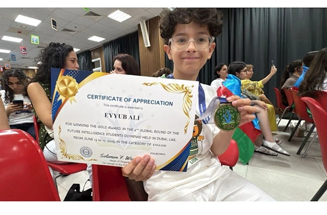 Dünya İB məktəbinin şagirdi Eyyub Əli beynəlxalq olimpiadada qızıl medal qazandı — FOTOLAR Dünya İB məktəbinin şagirdi Eyyub Əli beynəlxalq olimpiadada qızıl medal qazandı — FOTOLAR